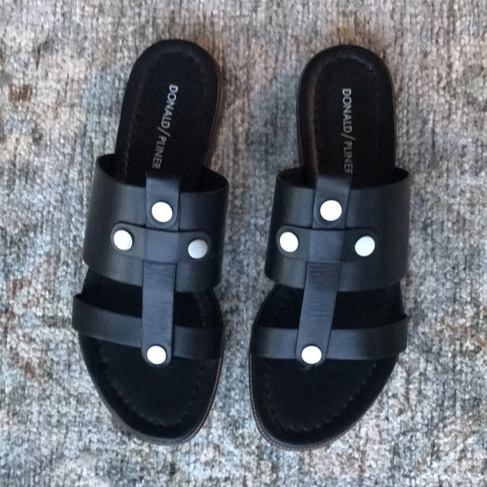 Donald Pliner Maui leather metal slides sandals size 9 black and silver